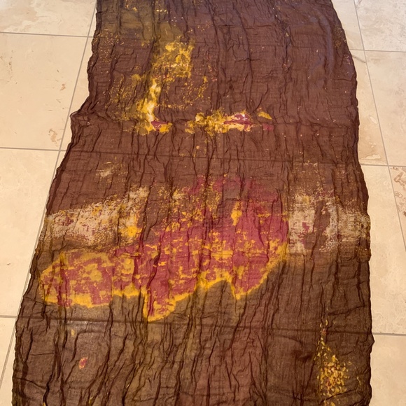 tissue weight brown/red/gold scarf - Picture 5 of 12